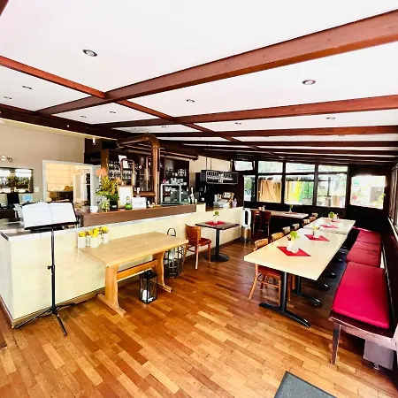 Otel Hoepfner Burghof