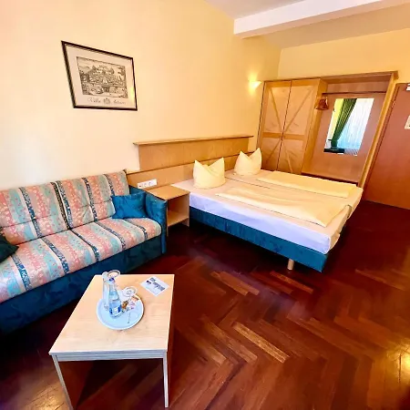 Otel Hoepfner Burghof 3*