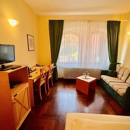 Otel Hoepfner Burghof